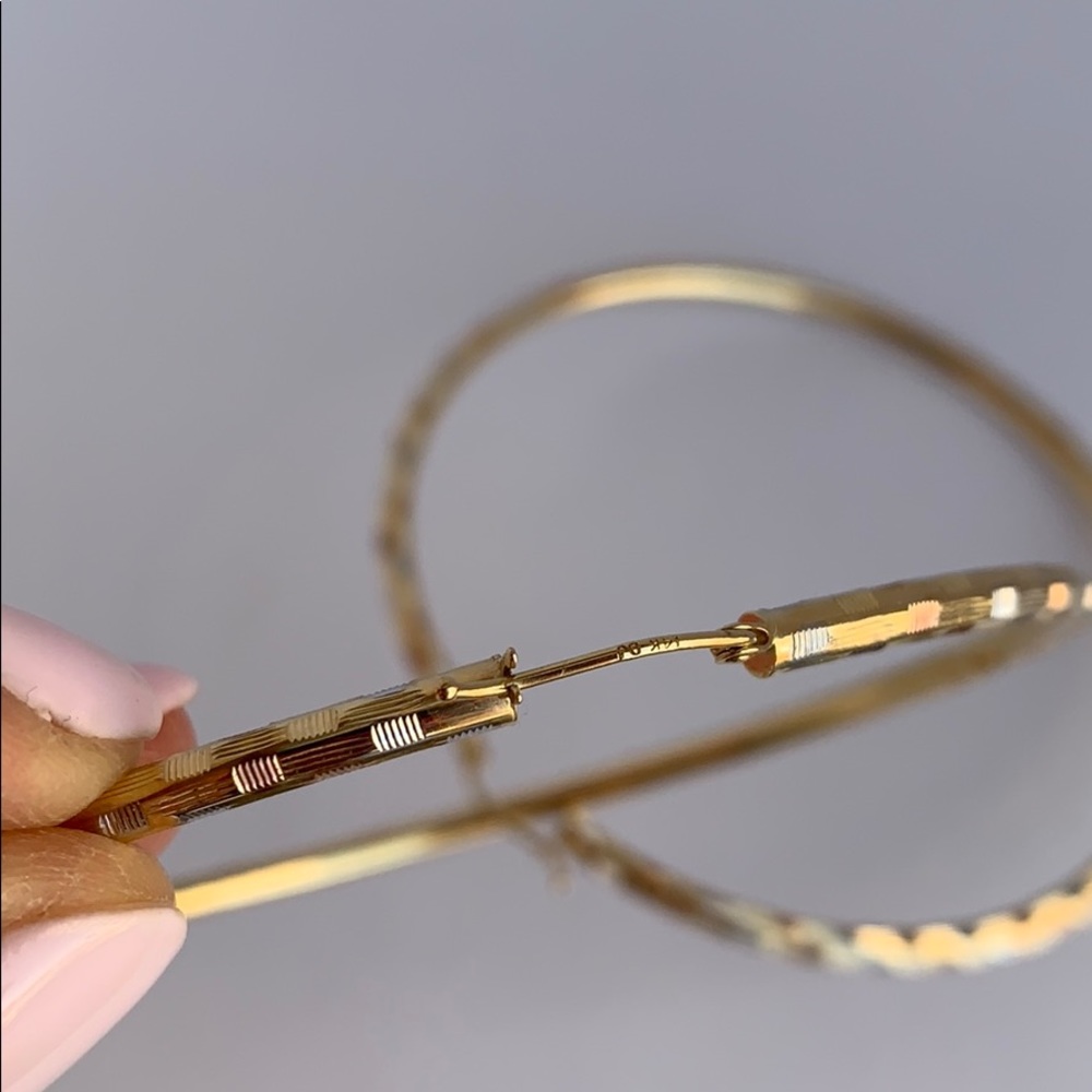 New 14k Tri color Gold 2 3/4” inches 3mm Hoop Earring - Picture 4 of 8